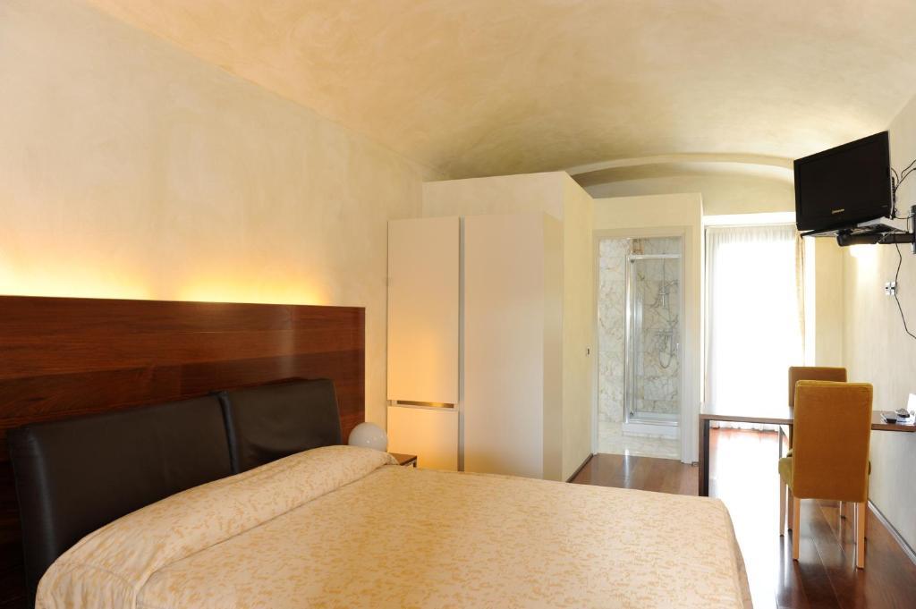 Hotel Dimora Del Barone Romagnano Sesia Pokój zdjęcie