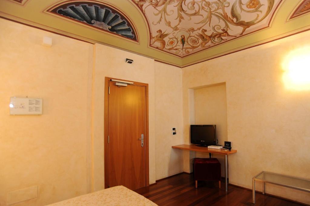 Hotel Dimora Del Barone Romagnano Sesia Pokój zdjęcie